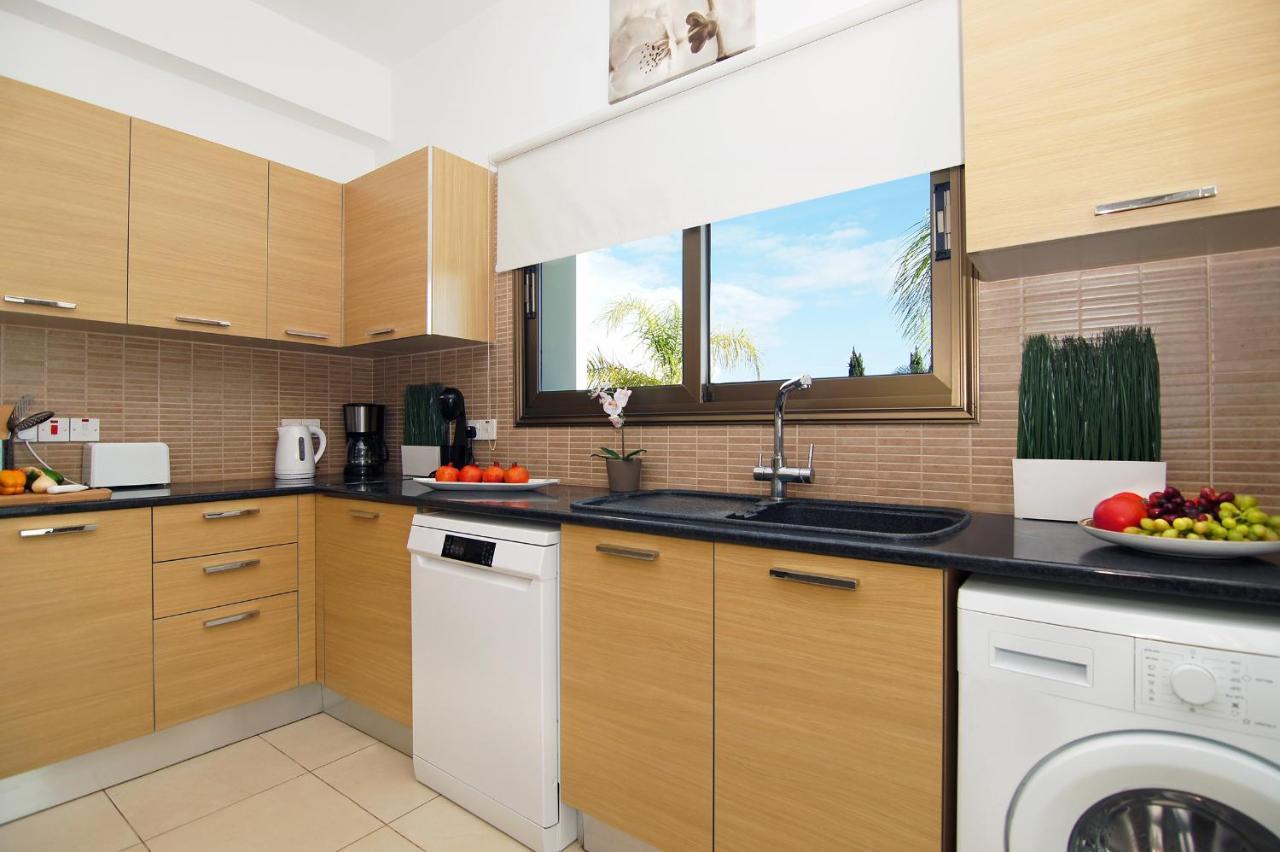Villa Merry Ayia Napa Bagian luar foto